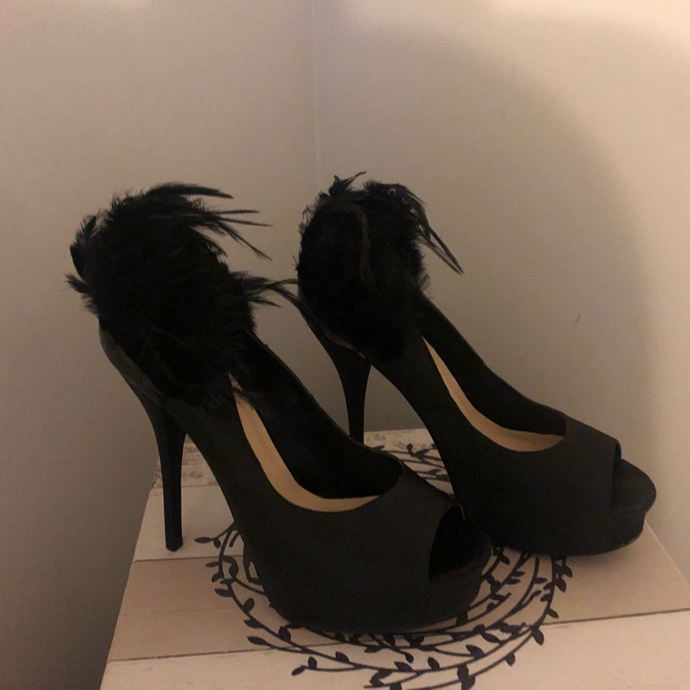 NYLA BLACK PUMPS